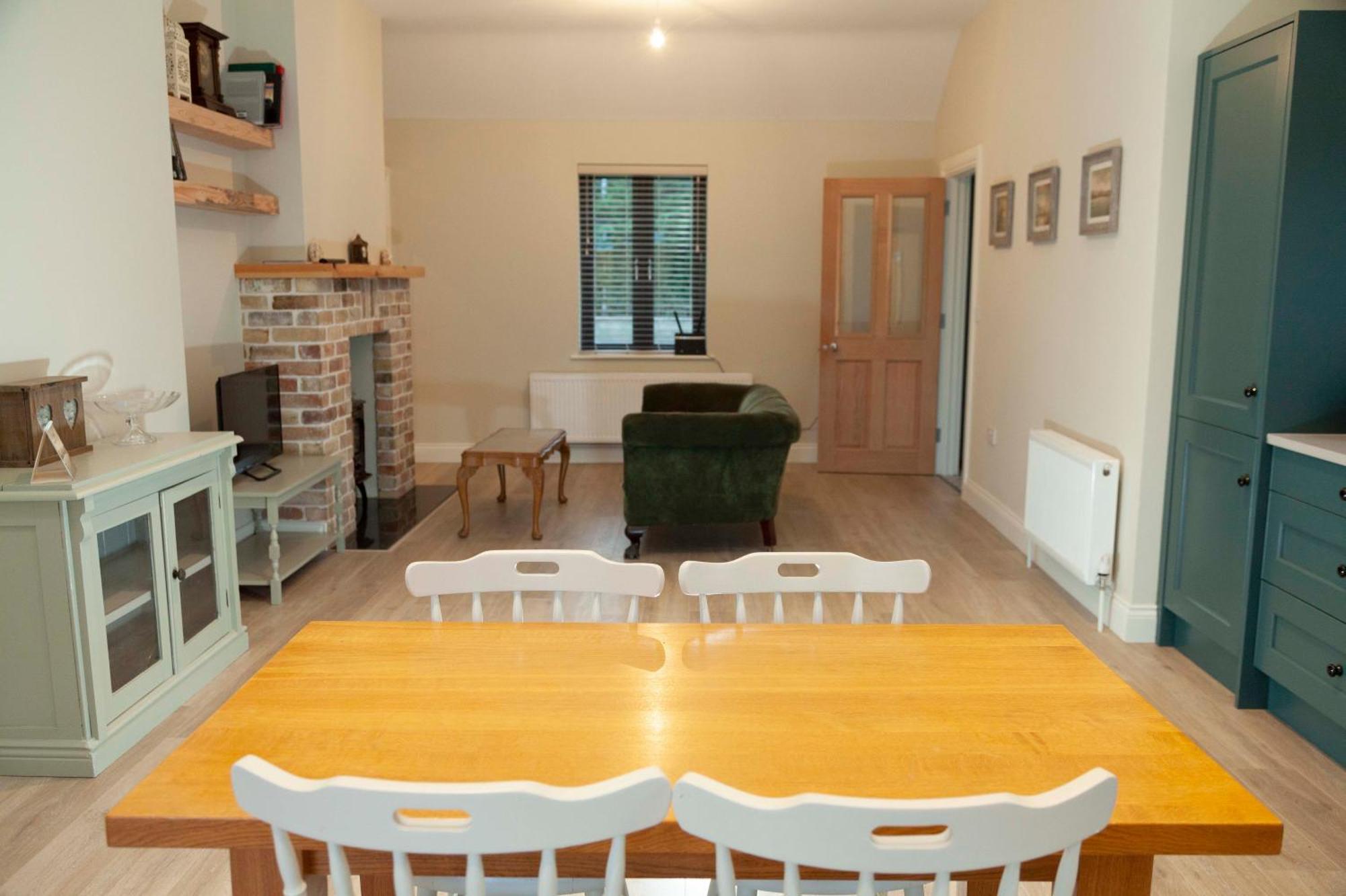 ניוברידג' Lavender Cottage - 2 Bedroom Home מראה חיצוני תמונה